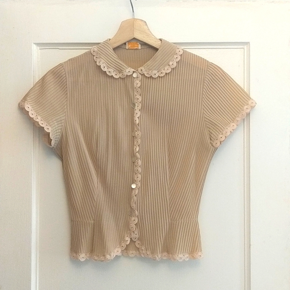 Vintage Cream Pleated Short Sleeve Blouse with Scalloped Trim